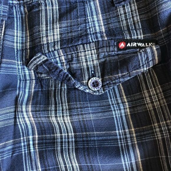 Airwalk Men’s Blue Plaid Cargo Shorts - Picture 11 of 16